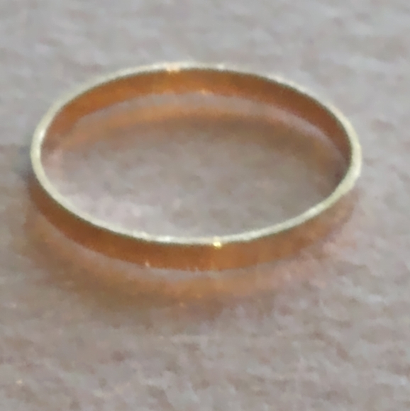 Elegant Gold-Tone Women's Ring - Picture 1 of 2